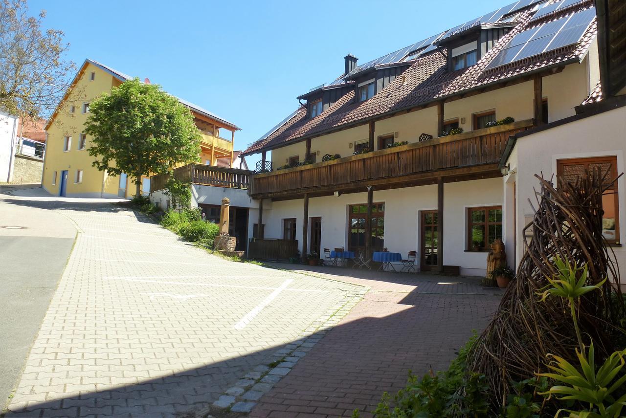 ホテル Blaue Traube Gebenbach エクステリア 写真